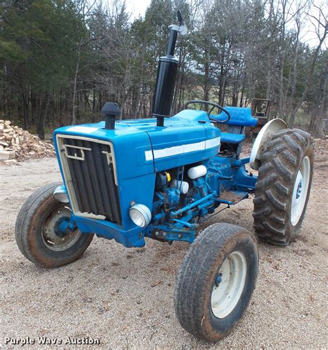Ford 3600 Tractor In Park Hills Mo Item Dd2390 Sold Purple Wave