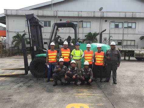 About 25% of these are forklifts, 33% are loaders, and 4% are lift tables. Pelatihan Pilot Training New Operator Big Forklift - PT Pendidikan Maritim dan Logistik Indonesia