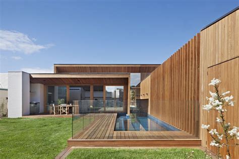 Modern One Story L Shaped House In Barwon With An Interesting Facade