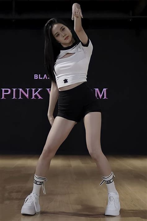 jisoo pink venom dance practice wanita mode gadis korea