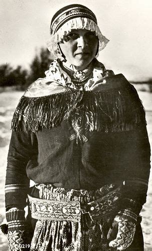Saami Woman In Traditional Outfit Sweden Traditional Outfits Sami Women