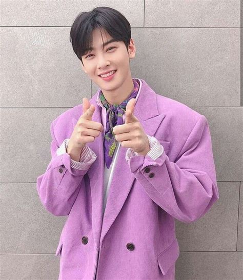 He fits the korean beauty standards very well and something about his looks just draws people to him. Pin de Myeong Zerah en Cha Eun Woo | Pre debut, Kpop ...