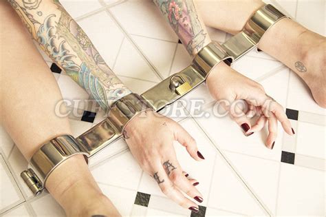 Stainless Steel Spreader Bar Wrist Ankle Restraint Pranger With Padloc Cuffstore