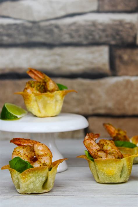 These shrimp appetizers have plump juicy cajun shrimp over creamy avocado on a crisp slice of cucumber. Shrimp Cup Appetizers - Mama Loves to Eat