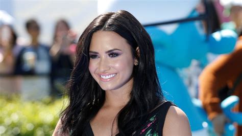 Demi Lovato Rocks Bikini Bod Shares Inspiring Message Love Your Body