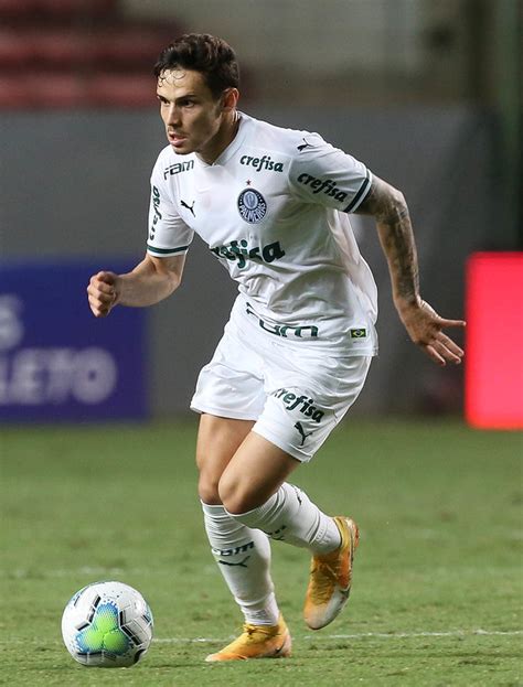 Raphael veiga (soccer player) was born on the 19th of june, 1995. Raphael Veiga termina 2020 como artilheiro do Palmeiras na ...