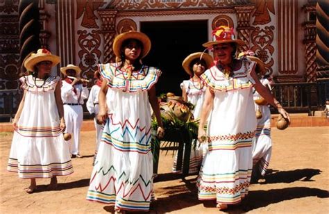 Native Dress In Bolivia Bolivia Native Dress Indigenous Peoples