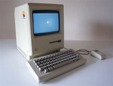 1980s Apple 512k Computer And Extras
