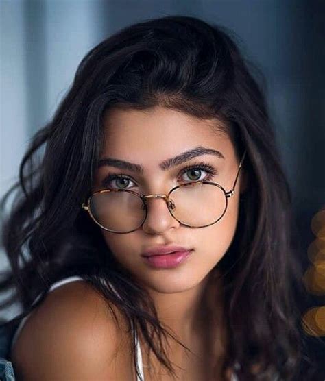 Pin By Kristin Wolfe On Eyes Beautiful Eyes Cute Girl With Glasses Girls With Glasses
