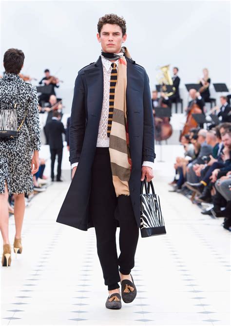 2016 (mmxvi) was a leap year starting on friday of the gregorian calendar, the 2016th year of the common era (ce) and anno domini (ad) designations, the 16th year of the 3rd millennium. BURBERRY PRORSUM SPRING SUMMER 2016 MEN'S COLLECTION | The ...