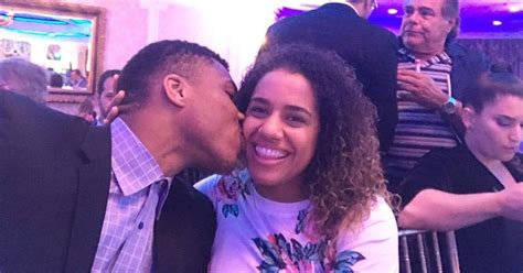 The greek freak and his better half shared some videos on social media enjoying each other's company just before the end of. Giannis Antetokounmpos Freundin Mariah - das wissen wir ...