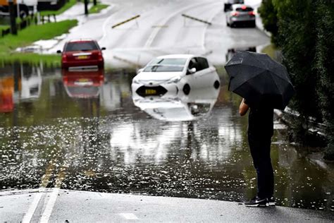 Inondations En Australie Le Bilan Passe Morts Des Milliers D Habitants Contraints D