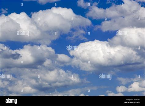 Fair Weather Cumulus Cloud Hi Res Stock Photography And Images Alamy