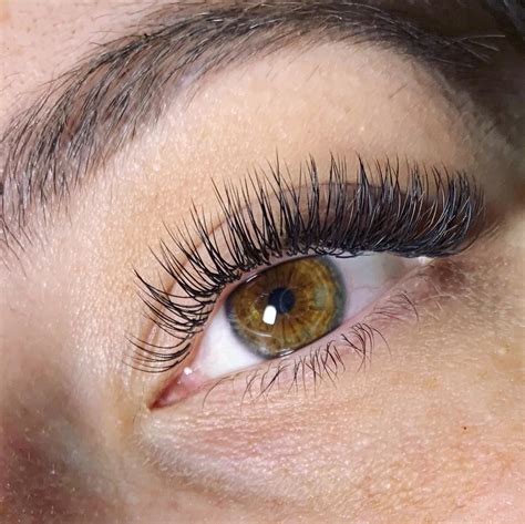 a gorgeous set of classic lashes by k lash﻿ using faux mink bold x40 0 15 mm diameter 7 10