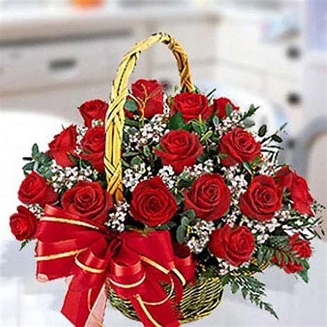Online Red Roses Arrangement 30 Stems T Delivery In Uae Fnp