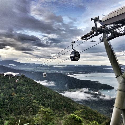 Langkawi yang juga dikenali dengan nama langkawi permata kedah yang juga merupakan zon kawasan bebas cukai dan sangat popular dengan tempat untuk orang ramai membeli coklat secara borong. MAT DRAT: Tempat Menarik di Langkawi - 15 Tempat Pilihan Ramai