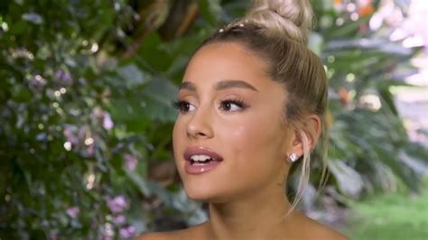 Ariana Grande Breaks Down Sobbing About Manchester Bombing Youtube