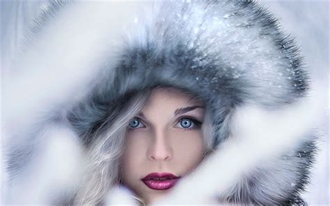 Kobieta Girl 1842 Twarz Niebieskie Oczy Makijaz Futro Zima Snieg