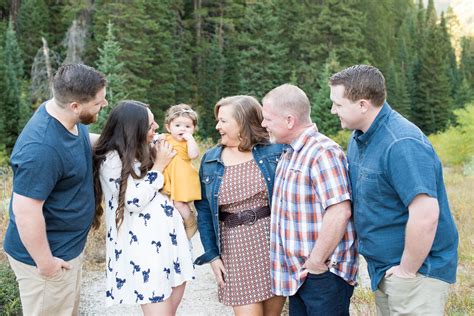 Daughtry Extended Family in 2020 | Extended family photography, Utah family photographer 