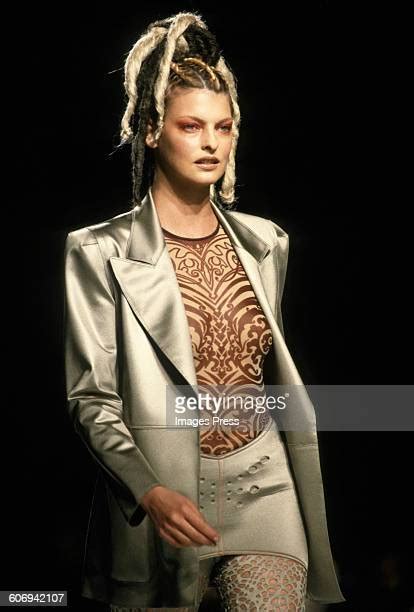 Linda Evangelista 1996 Photos And Premium High Res Pictures Getty Images
