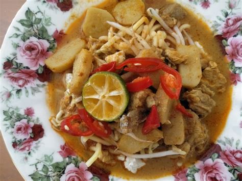 Jika anda pecinta pedas, tidak ada salahnya anda menambahkan sambal agar semakin nikmat. Resepi Mee Kari Ayam Chef Wan - CRV Turbin