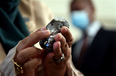 Dois Mega Diamantes Descobertos Em Botswana Em Poucas Semanas O Que Está Por Trás Da Pressa