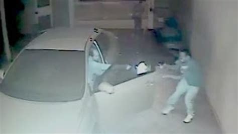 Man Shoots Robbers Who Break Into His Garage Video Opposing Views