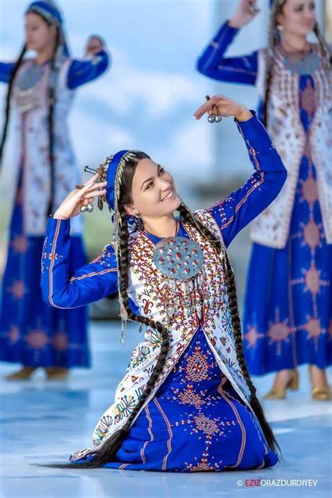 Turkmen Gyzlary Traditional Dresses Traditional Outfits Folk Dance