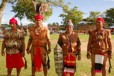 Makanan tradisional india merupakan salah satu kegemaran penduduk di malaysia. WARISAN KEPELBAGAIAN BUDAYA MALAYSIA: ASAL- USUL SUKU KAUM ...