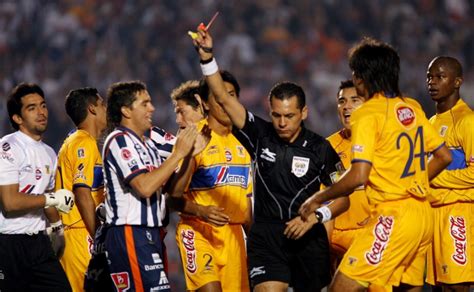 Julio C Sar Santos Acus Robo En El Tigres Uanl Vs Monterrey Del