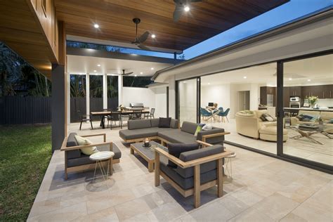 Modern Outdoor Entertainment Area Indoor Outdoor Design Dining