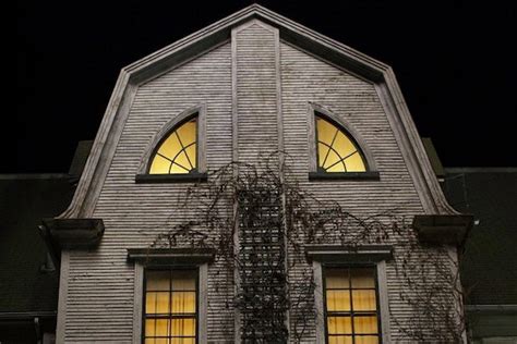 Ed And Lorraine Warren Go Inside The Amityville Horror House In Shock