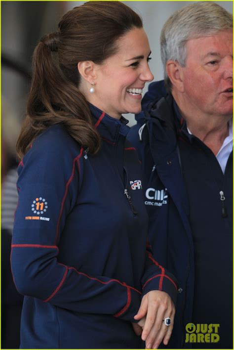 Photo Kate Middleton Prince William Get Caught In The Rain 30 Photo