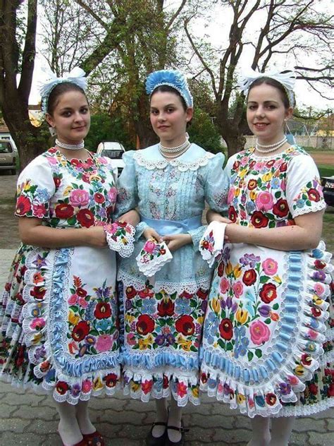 Kalocsai Viselet Hungarian Embroidery Embroidery Book Folk Clothing