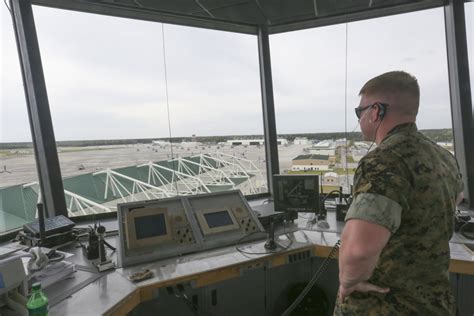 Spotlight On Air Traffic Control Keeping Planes High In The Sky Usmc