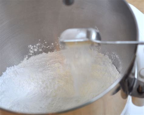 When you pull the whisk or beater up from the mixer, as the icing falls to the bowl, you should. Beki Cook's Cake Blog: Royal Icing Recipe