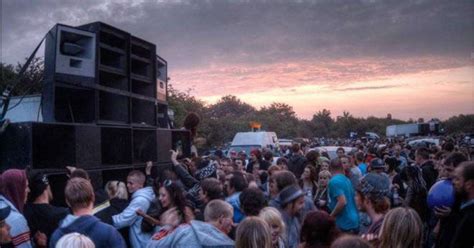 The Police Took Eight Hours To Shut Down An Illegal Rave At The Weekend News Mixmag
