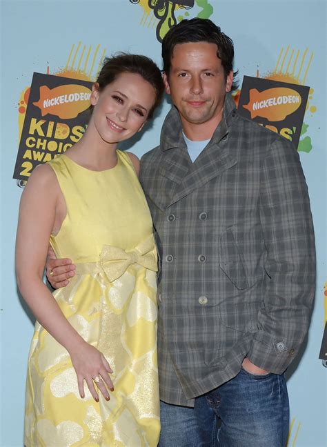 Hewitt began her career as a child actress and singer. Jennifer Love Hewitt, Ross McCall - Jennifer Love Hewitt Photos - 2008 Kids' Choice Awards - Zimbio