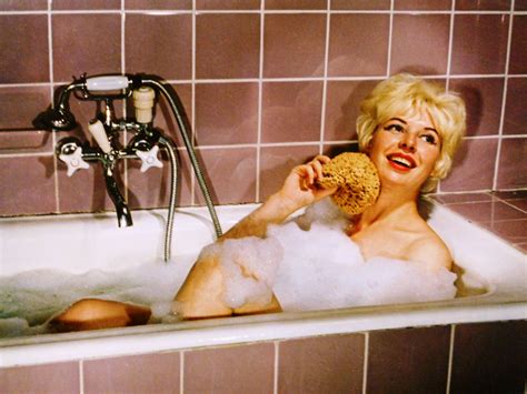 Small tits verified amateurs badewanne blonde. Kurt Schwarzer, Frau in der Badewanne, 1963 | Artribune