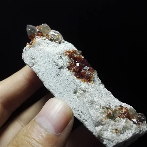409g Natural Stones And Minerals Rock Specimen Garnet Rare Ore Unique