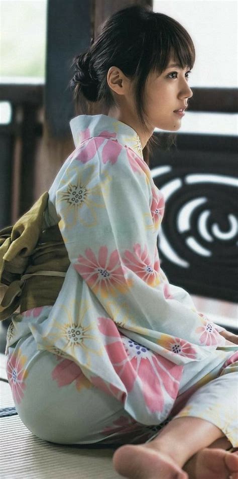 美女 kimono in 2020 beautiful japanese women japanese kimono fashion japanese outfits