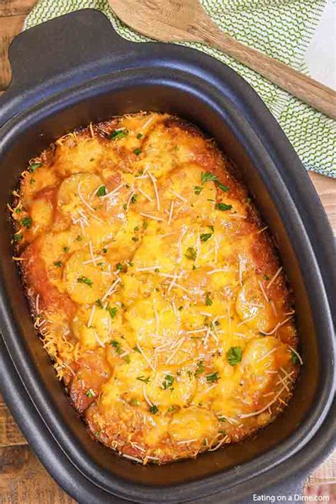 These are the best scalloped potatoes ever! Slow Cooker Scalloped Potatoes recipe - crock pot cheesy ...
