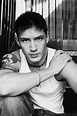 Tom Hardy photo gallery - 414 high quality pics of Tom Hardy | ThePlace