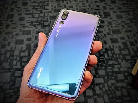 Huawei mate 20 pro android smartphone. El Huawei P20 Pro tiene tres cámaras traseras y un color ...