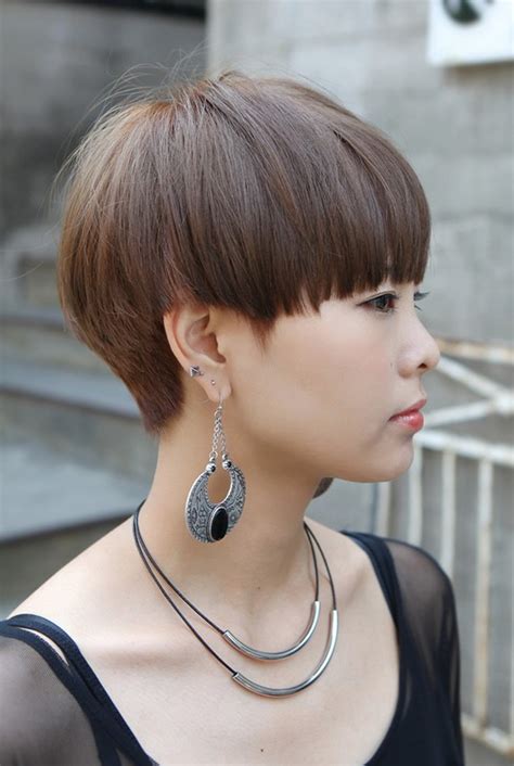 Modern Short Japanese Haircut With Bangs Mushroom Haircut For Women