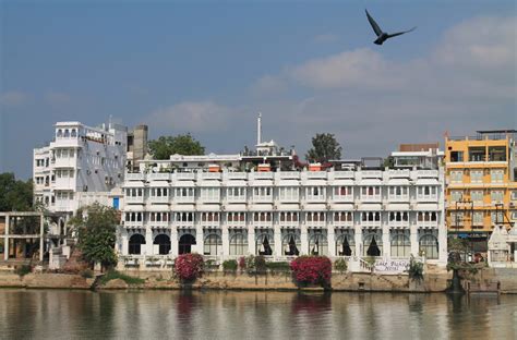 Lake Pichola Hotel A Romantic Lakeside Hotel In Udaipur Mismatched Passports