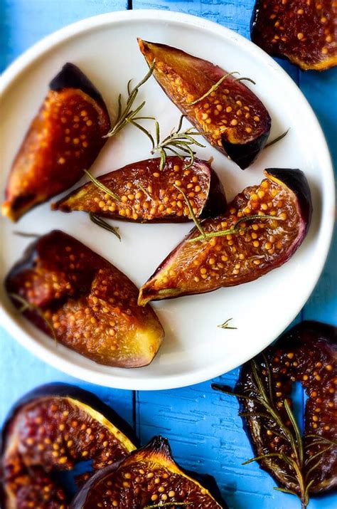 • before cutting the figs, dip the knife in warm water to avoid sticking. Simple Oven Roasted Figs - Give Recipe
