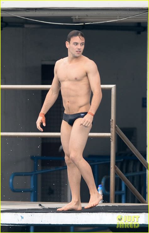 Tom Daley S Body Looks Ripped In His Speedo Photo Photo Gallery Just Jared Jr
