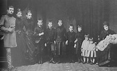 Queen Maria Theresa of Bavaria with her children | Maria ...