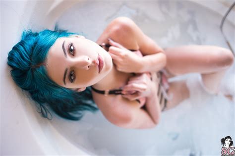 Wallpaper Kuroha Suicide Dyed Hair Blue Hair Bath Model Face